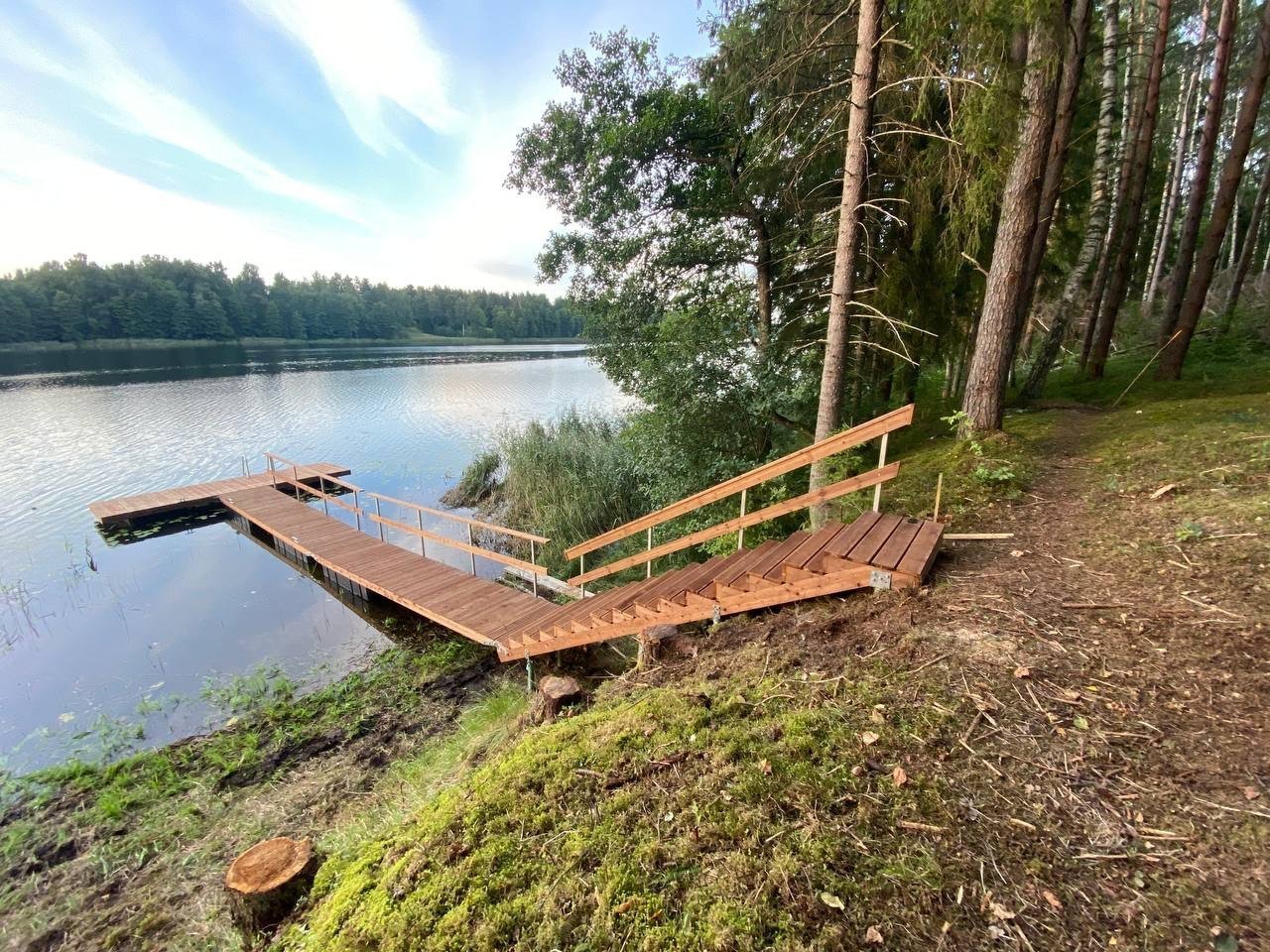 Piestātne ar kāpnēm